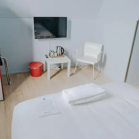 Hotel Room11 2*