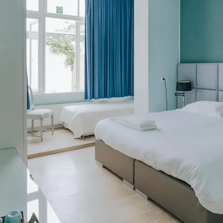 Hotel Room11
